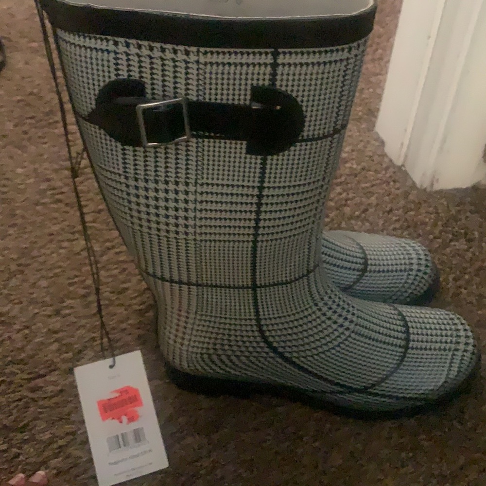 Patterned Rain Boots - Picture 3 of 4